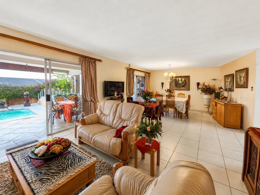 5 Bedroom Property for Sale in Wavecrest Eastern Cape